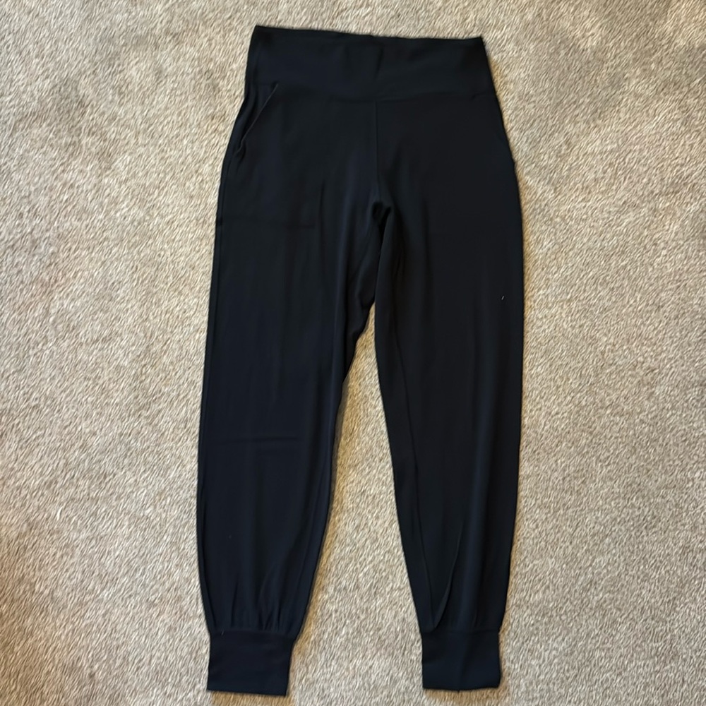 Lululemon align joggers with pockets. Black. Size 8
